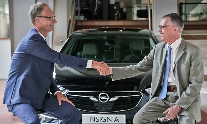 Opelin toimitusjohtaja Michael Lohscheller ja PSA-konsernin toimitusjohtaja Carlos Tavares
