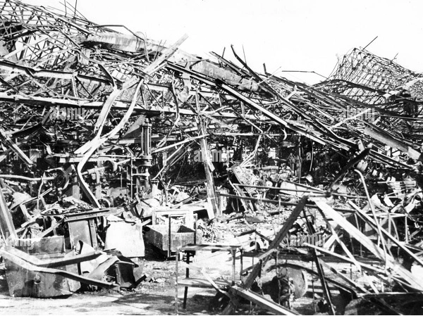 Renaultin tehdas brittiläisen pommituksen jälkeen 1943