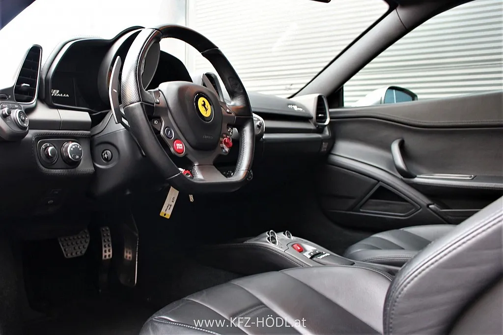 Ferrari 458 Italia Image 8