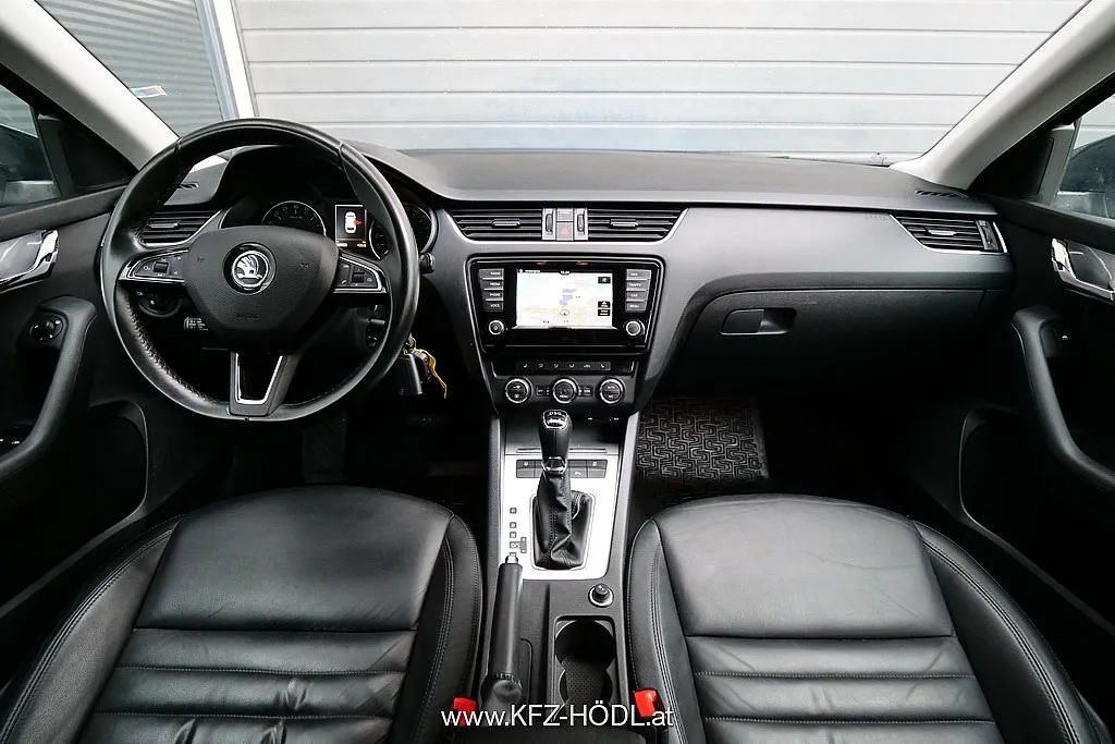 Skoda Octavia Combi 2,0 TDI 4×4 Style DSG Image 9