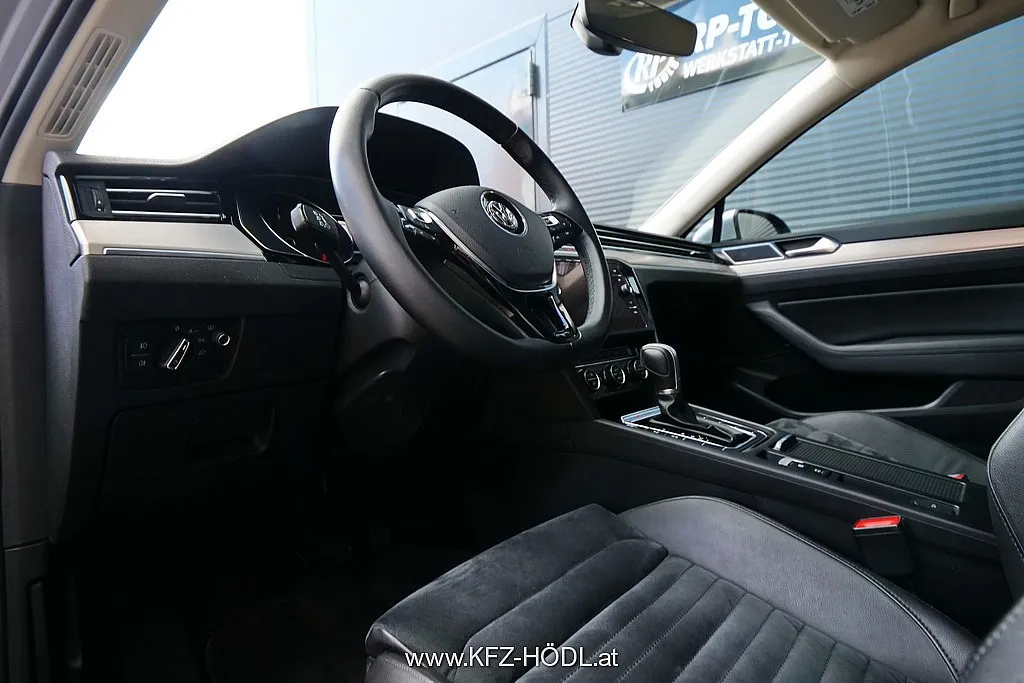 Volkswagen Passat Variant SCR Highline 2,0 TDI 4Motion DSG Image 10