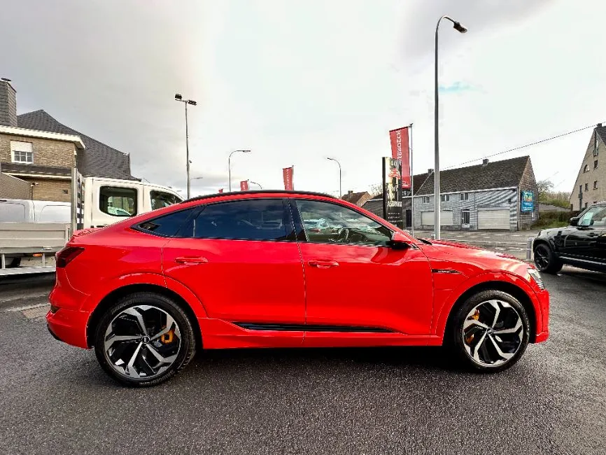 Audi e-tron S-Line Image 4