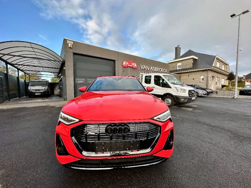 Audi e-tron S-Line Image 6
