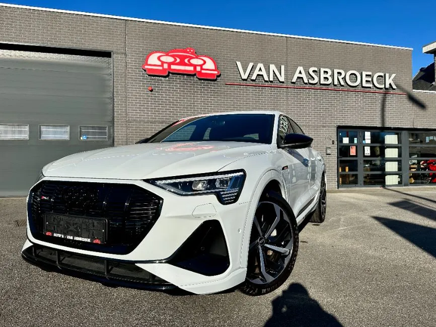 Audi e-tron S-Line Image 1