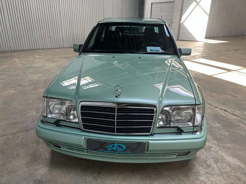 Mercedes-Benz E 500 Oldtimer Image 11