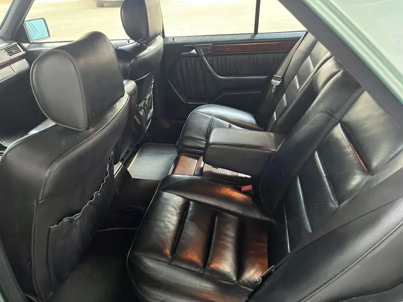 Mercedes-Benz E 500 Oldtimer Image 8