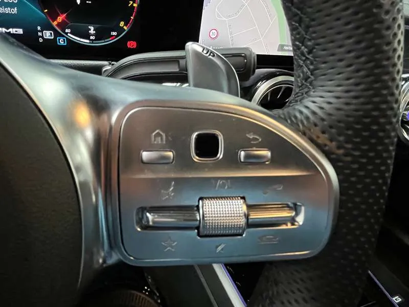 Mercedes-Benz GLB 35 AMG 4Matic Leder Pano 21