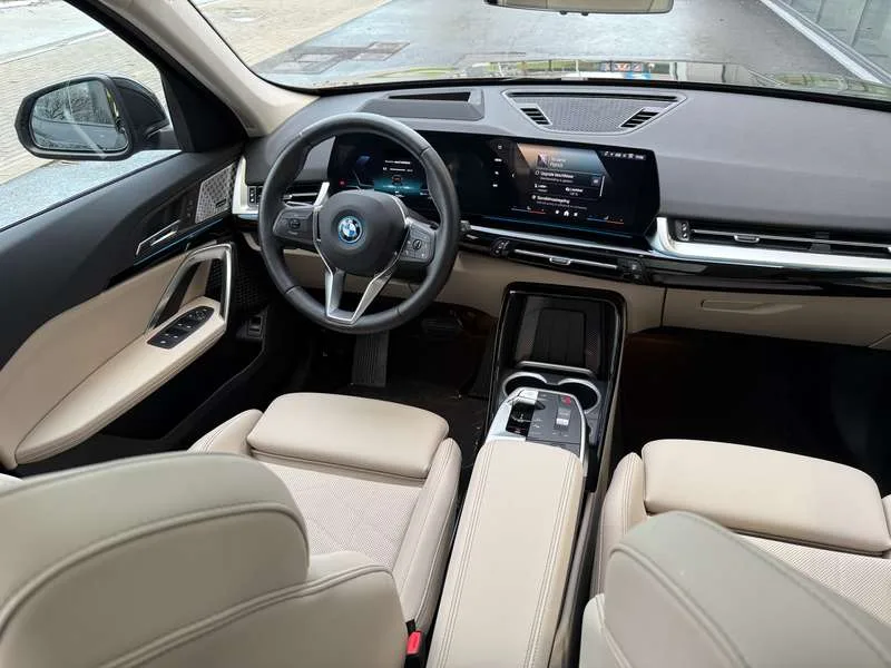 BMW iX1 Leder,Open dak,Camera,360°cam,Key less,Head-Up Image 2