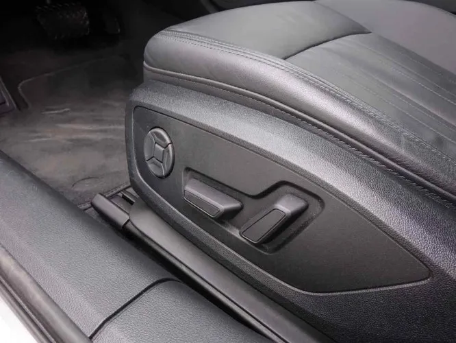 Audi A6 40 TDi 204 S-Tronic Avant Design + GPS Plus + Leder/Cuir + LED Lights Image 9