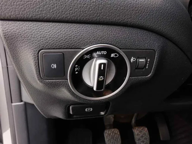 Mercedes-Benz CLA CLA180d Urban + GPS + Camera + Winter Pack Image 9
