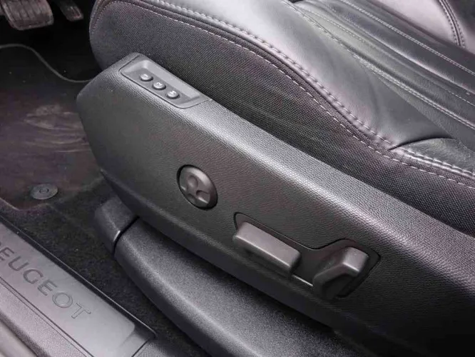 Peugeot 5008 1.2 EAT6 Allure + GPS + Leder/Cuir Thumbnail 8