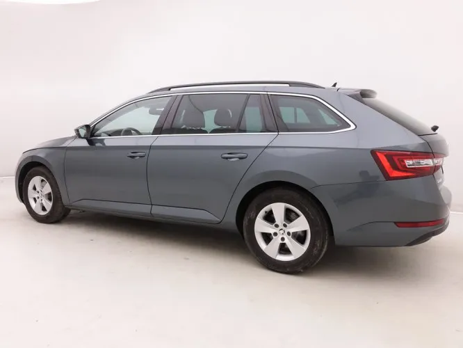 Skoda Superb 1.6 TDi Combi + GPS + Winter Pack Image 3