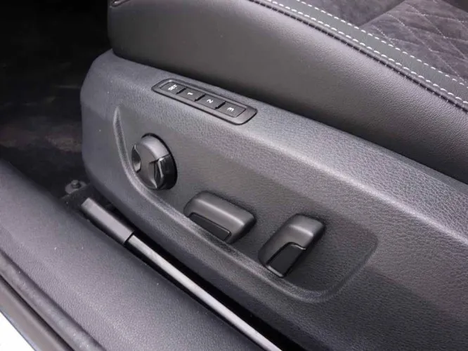 Skoda Superb 2.0 TDi 150 DSG Combi Sportline + GPS + LED Matrix + Alu19 Vega Image 9
