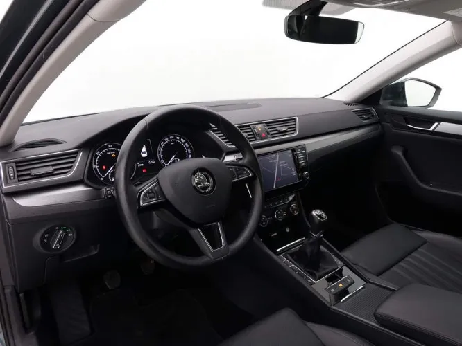Skoda Superb 1.6 CR TDi Style + GPS + Leder/Cuir + Xenon Image 10