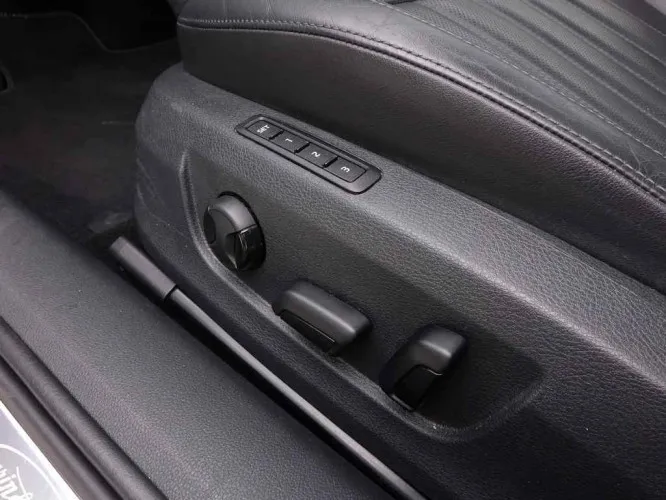 Skoda Superb 2.0 TDi 150 Combi L&K Laurin Klement + GPS + Leder/Cuir + Panoram Image 9