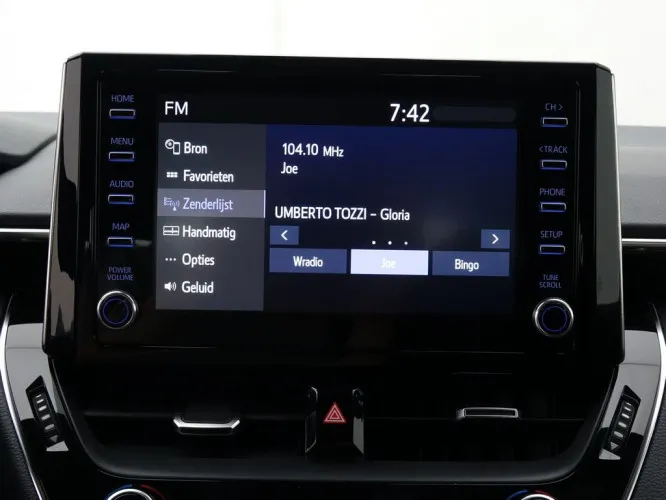 Toyota Corolla 1.8 e-CVT Hybrid 125 Dynamic + LED Lights + Camera + Adaptiv Cruise Image 10
