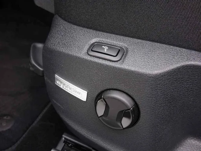 Volkswagen Golf Variant 1.0 TSi 115 Comfortline + GPS + Sport Seats + ALU Image 8