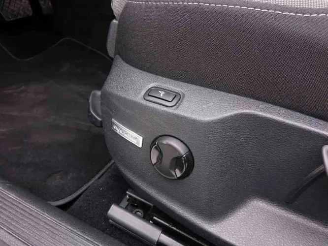 Volkswagen Golf Variant 2.0 TDi 150 DSG Comfortline + GPS + Adaptive Cruise + Winterpack Image 8