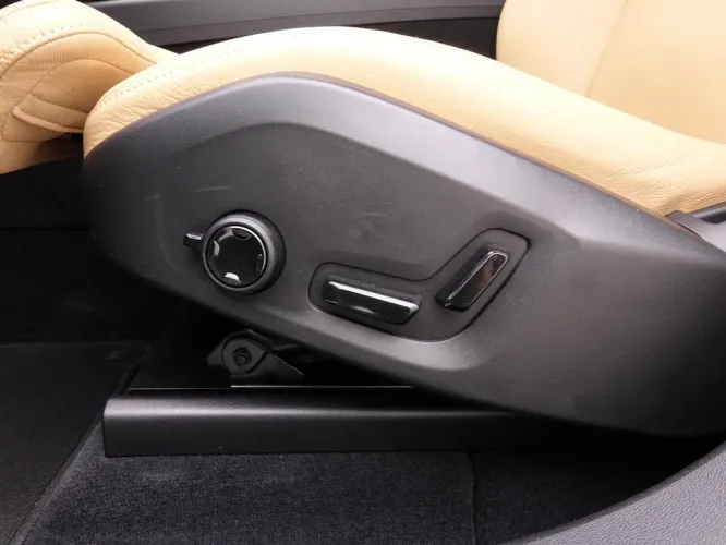 Volvo XC60 2.0 D4 190 Geartronic Inscription + GPS + Leder/Cuir + LED Lights Image 9