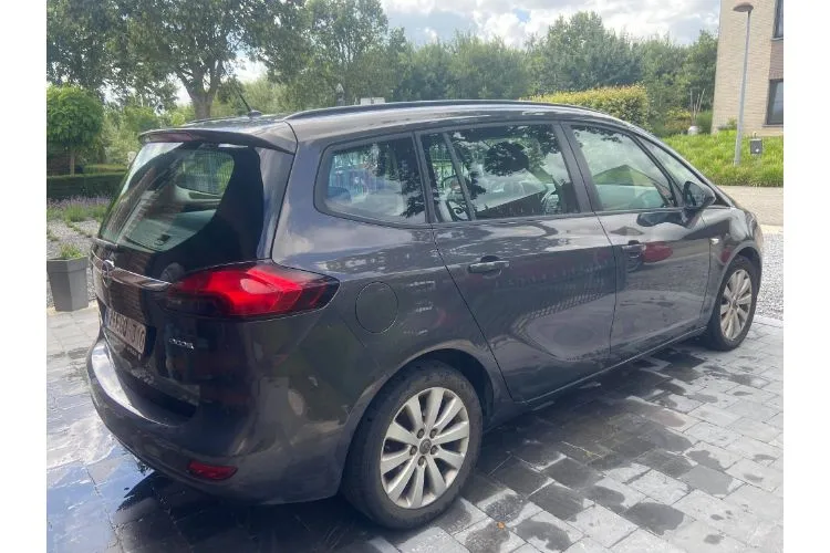 Opel Zafira Tourer  Image 1