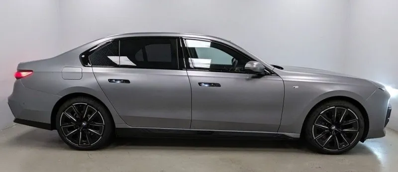 BMW i7 xDrive60 M-Sport =Executive Lounge= Pano Гаранция Image 2