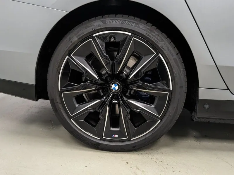 BMW i7 xDrive60 M-Sport =Executive Lounge= Pano Гаранция Image 4