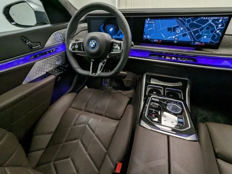 BMW i7 xDrive60 M-Sport =Executive Lounge= Pano Гаранция Image 6