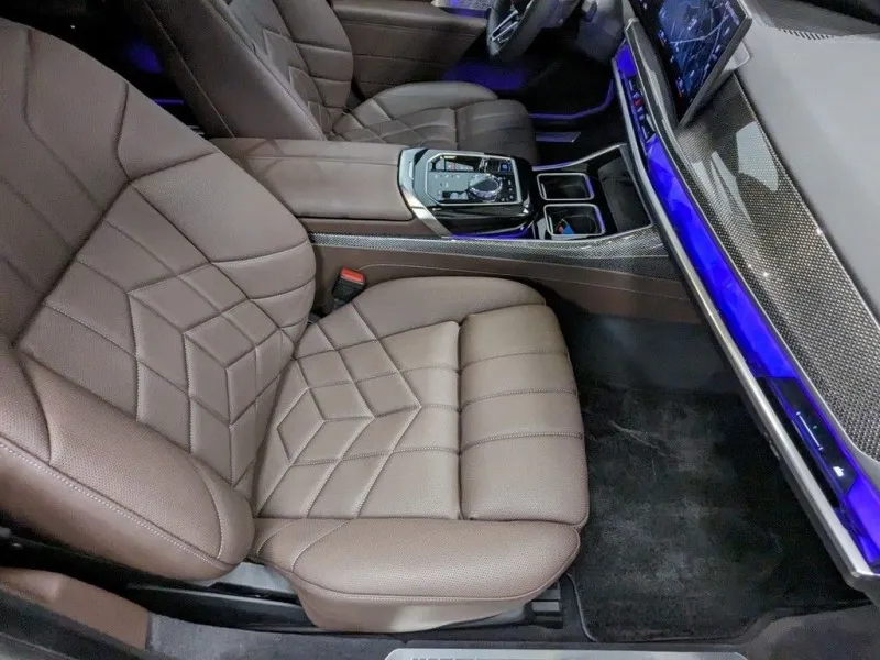 BMW i7 xDrive60 M-Sport =Executive Lounge= Pano Гаранция Image 9