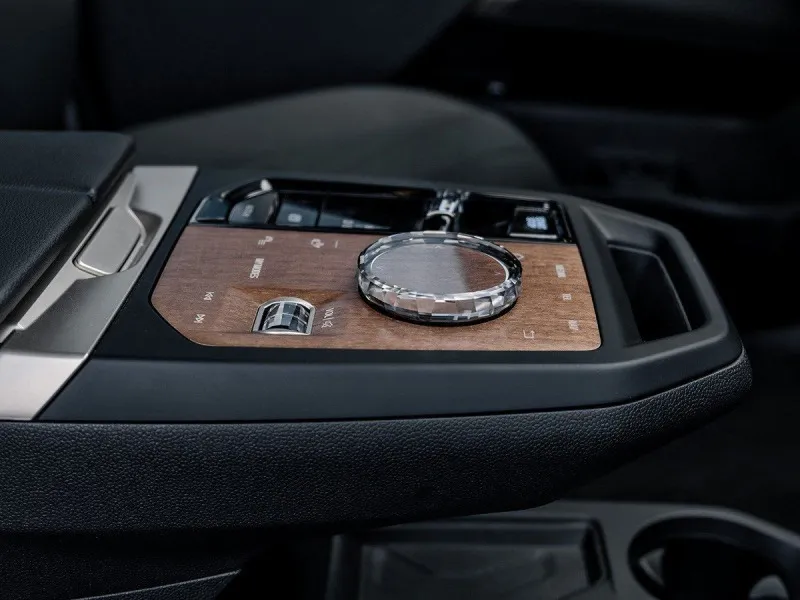 BMW iX xDrive40 =Sport Package= Sky Lounge Гаранция Image 9