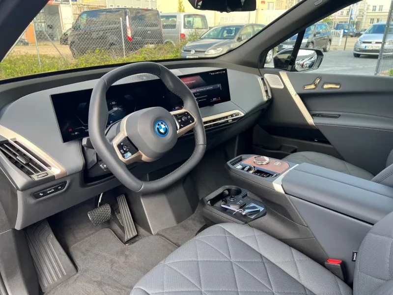 BMW iX xDrive40 =Design Suite= Sky Lounge/Laser Гаранция Image 7
