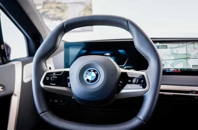 BMW iX xDrive50 =Sport= Executive Drive/Panorama Гаранция Image 8
