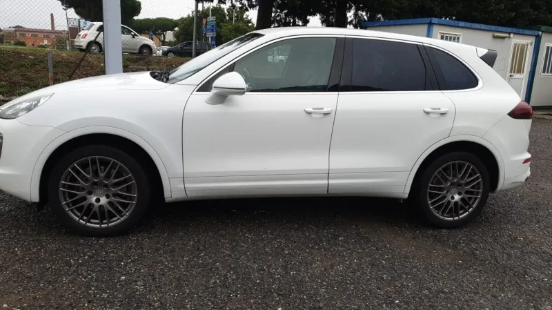 Porsche Cayenne 3.0 V6 Diesel Image 5