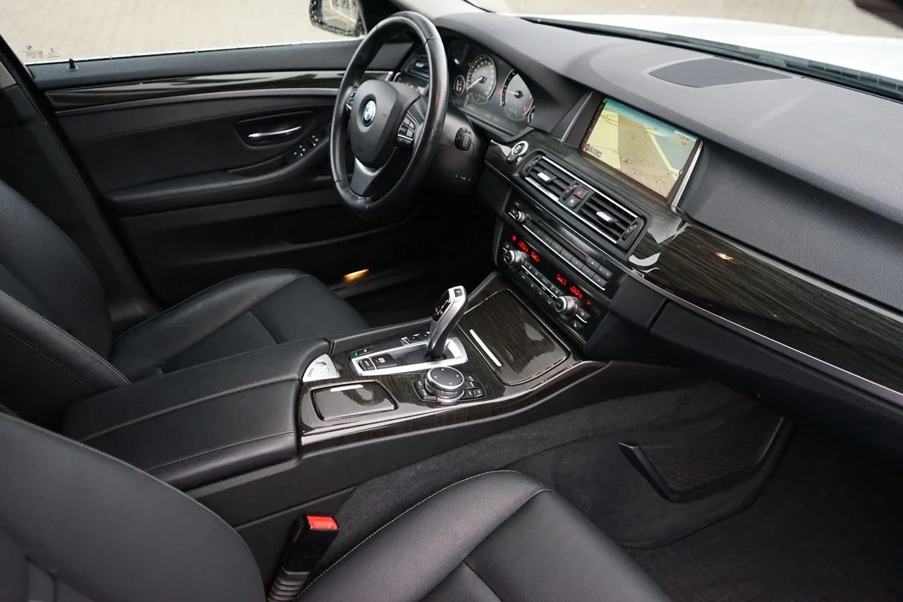 BMW 5er Reihe 520d Touring Luxury...  Image 5