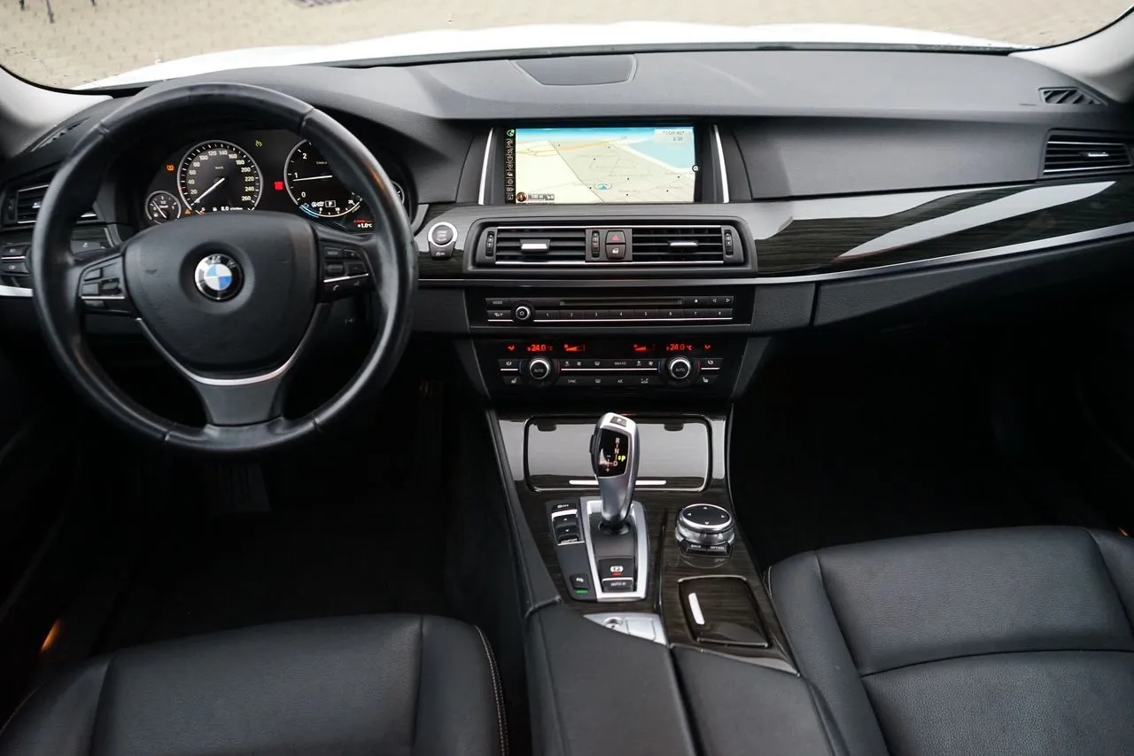 BMW 5er Reihe 520d Touring Luxury...  Image 6