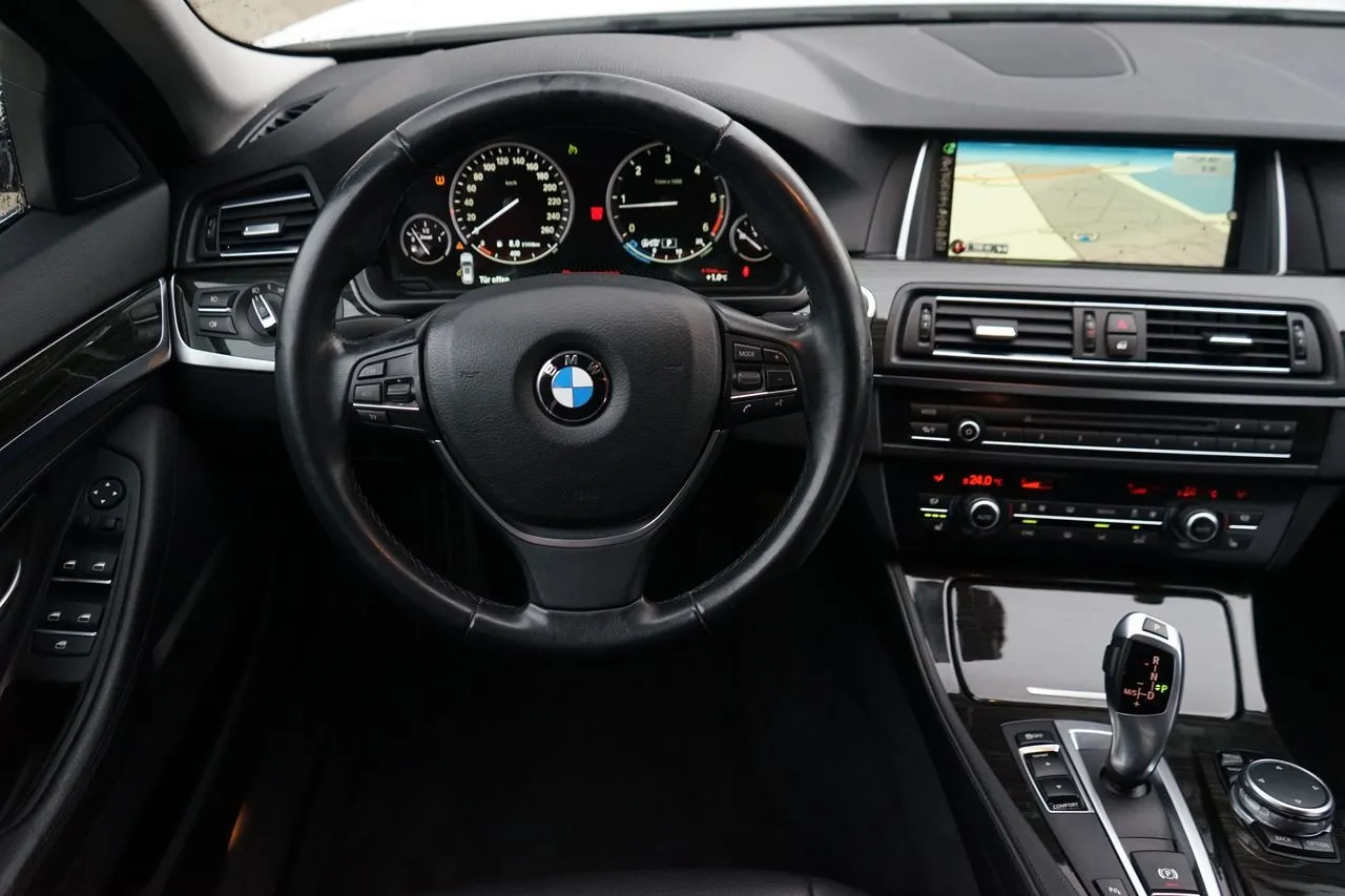 BMW 5er Reihe 520d Touring Luxury...  Image 9
