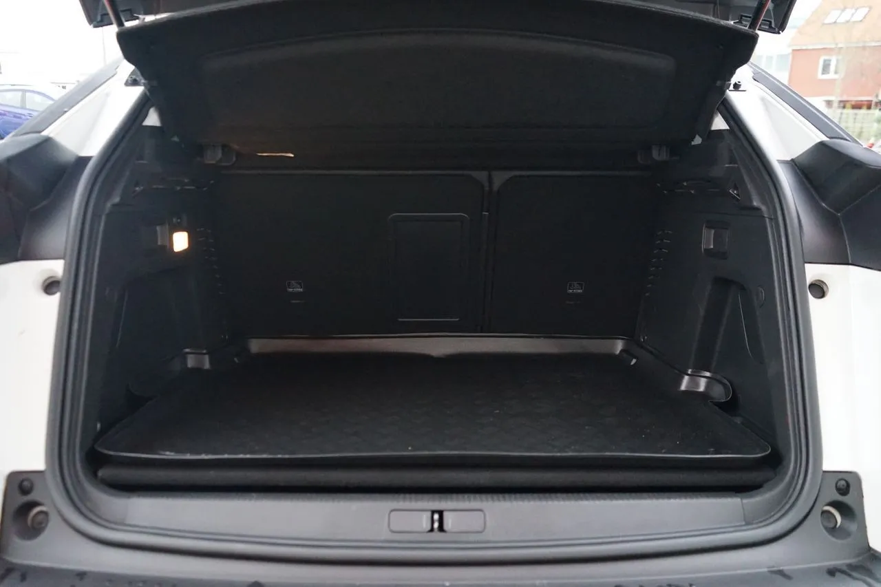 Peugeot 3008 1.2 PureTech 130...  Image 9