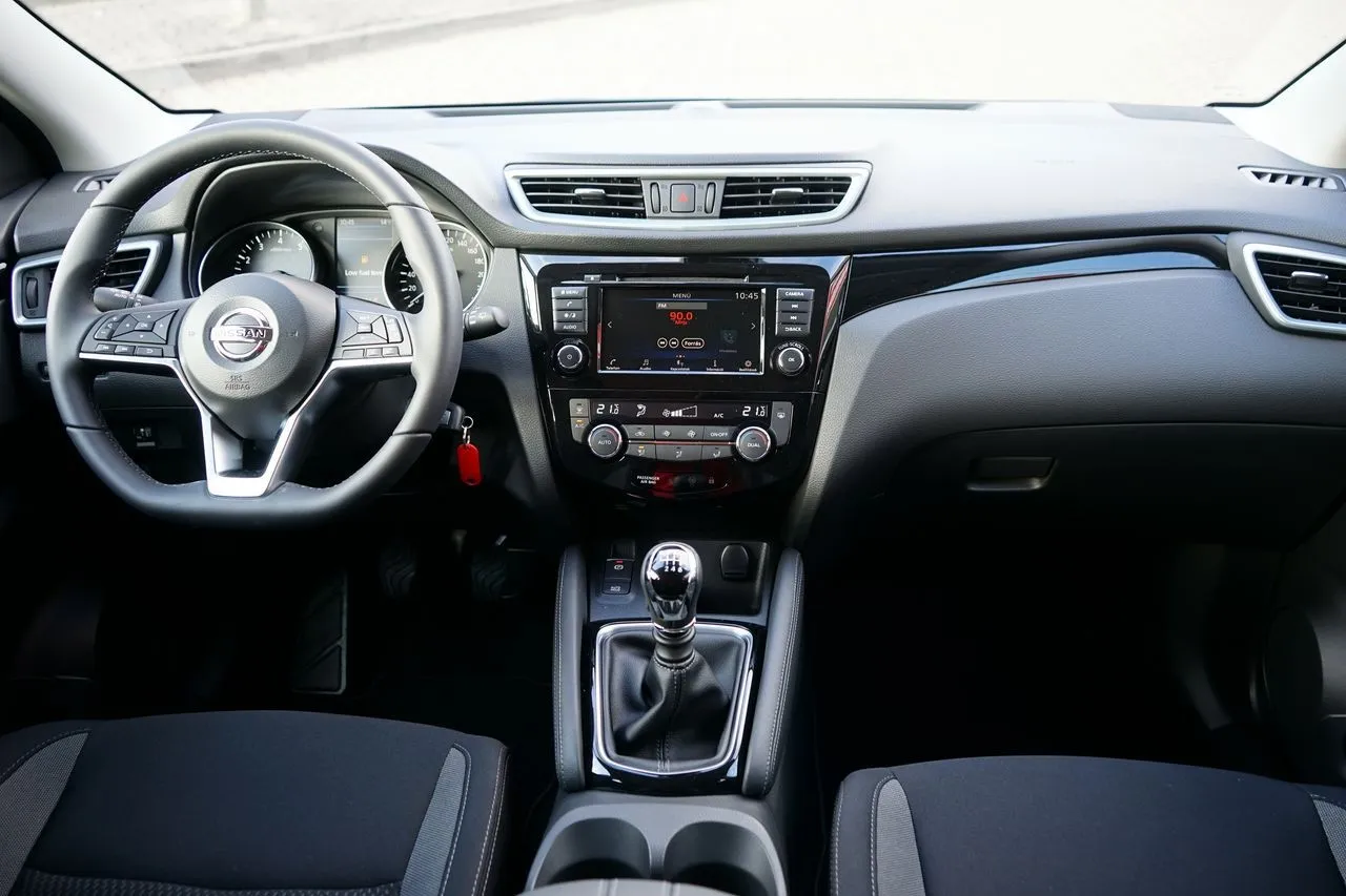 Nissan Qashqai 1.3 DIG-T...  Image 9
