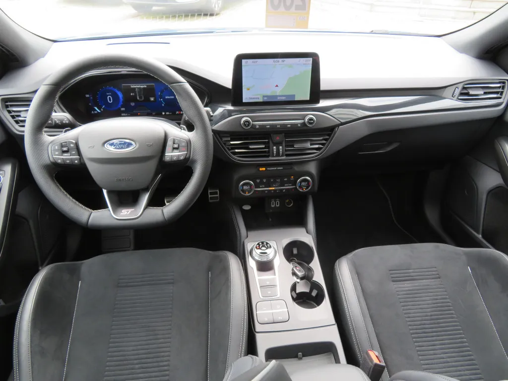 Ford Focus TURNIER 2.3 ST*STYLING PAKET*PERFORMANCE* Image 10