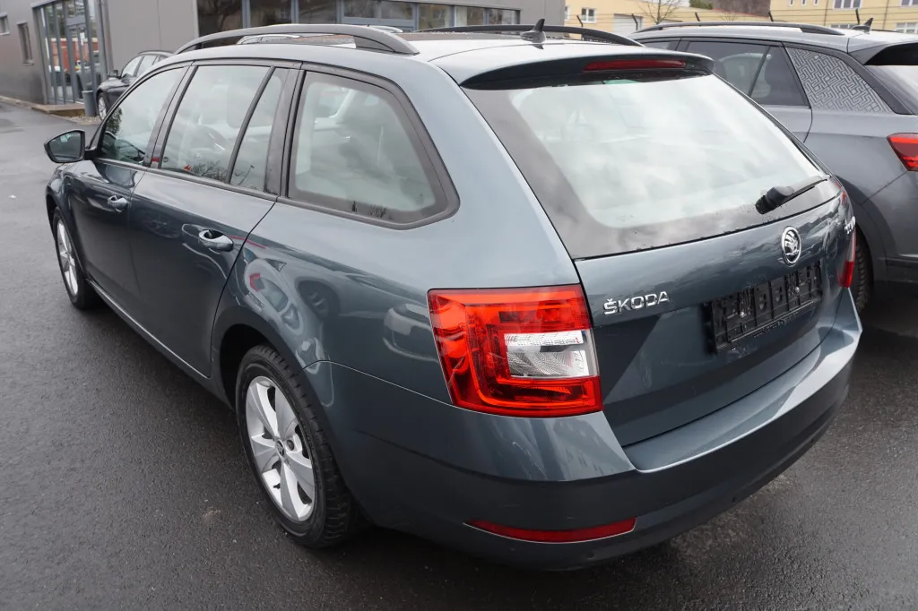 Skoda Octavia COMBI 1.4 TSI AMBITION*NAVI*PDC* Image 10