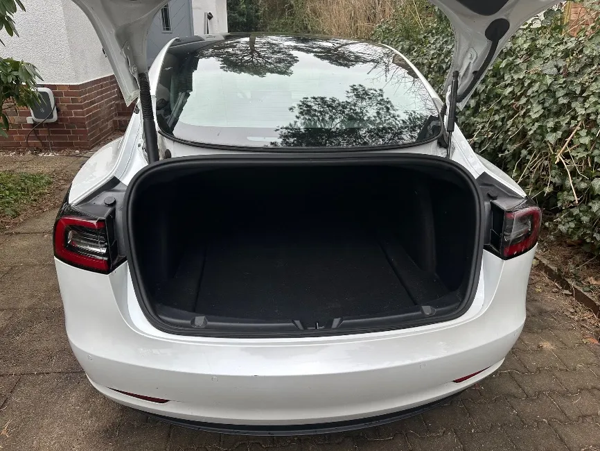 Tesla Model 3  Image 4