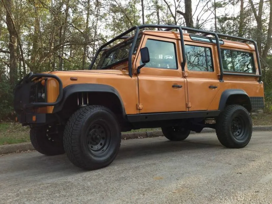 Land Rover Defender  Image 6