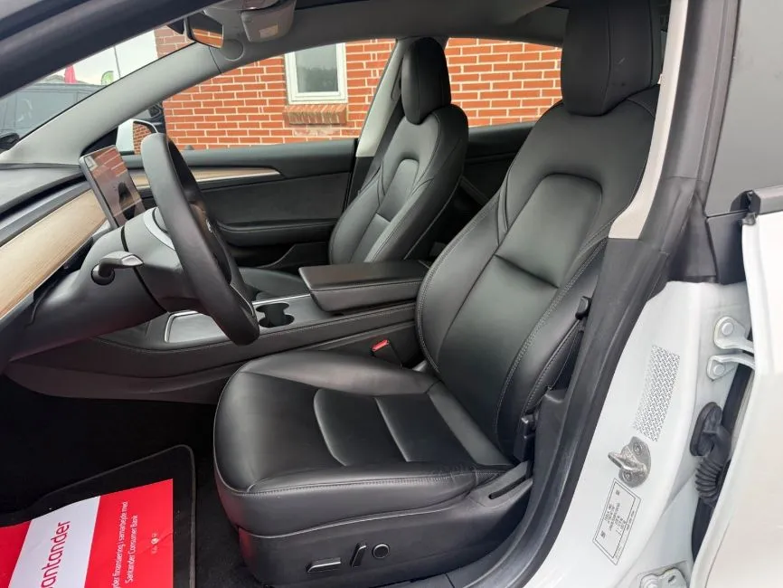 Tesla Model 3 Long Range AWD 4d Image 5