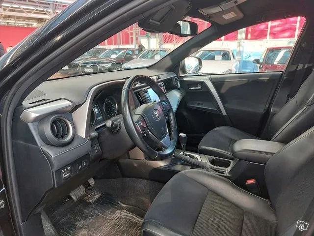 Toyota RAV4 2,5 Hybrid AWD Style - Navigointi, Vetokoukku, 360-pysäköintikamera - J. autoturva - Ilmainen kotiintoimitus Image 3