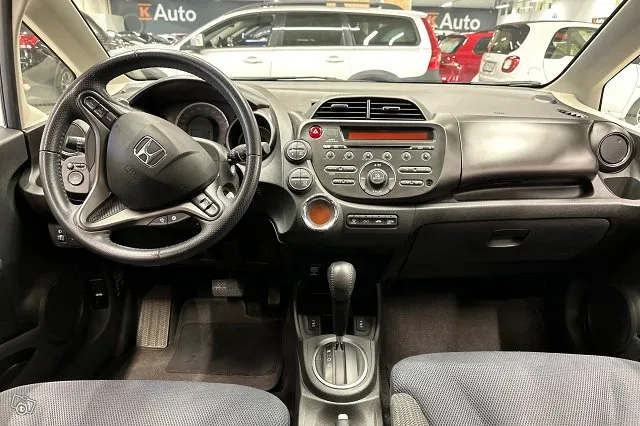 Honda Jazz 5D 1,4i Comfort Plus CVT *Vakkari / Ilmastointi / 2x renkaat* Thumbnail 7