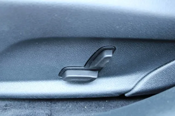 Mercedes C200 Automatik AMG *Panorama, Burmester, Led, Navigacija, Kamera* Image 4