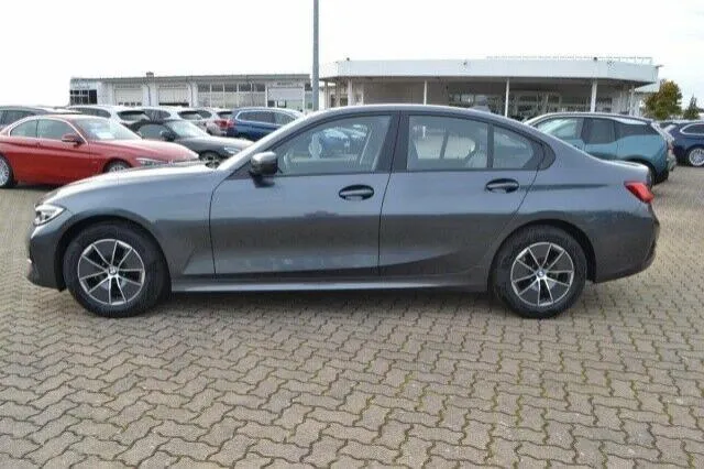 BMW Serie 3 318d Touring Image 3