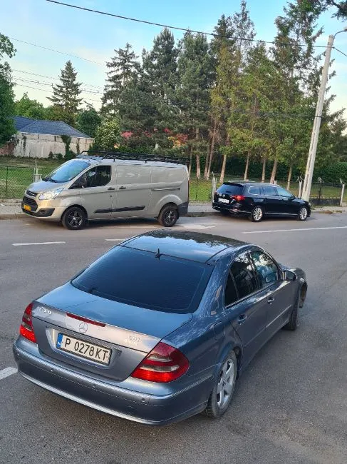 Mercedes-Benz E 320 Avantgarde Image 1