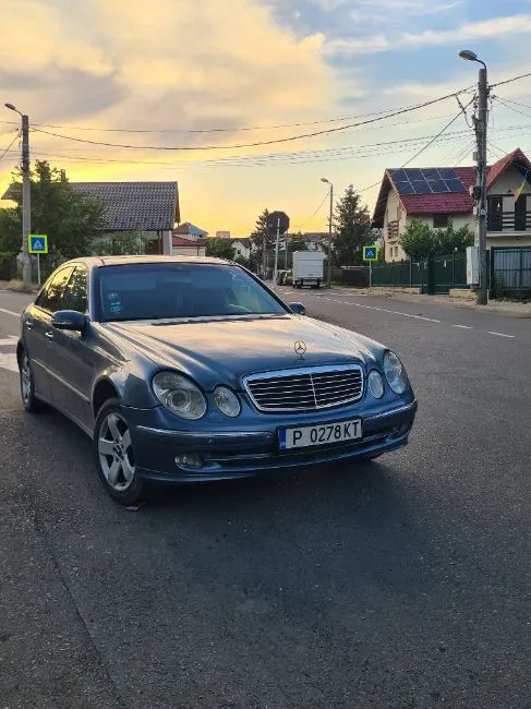 Mercedes-Benz E 320 Avantgarde Image 11