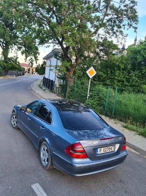 Mercedes-Benz E 320 Avantgarde Image 2