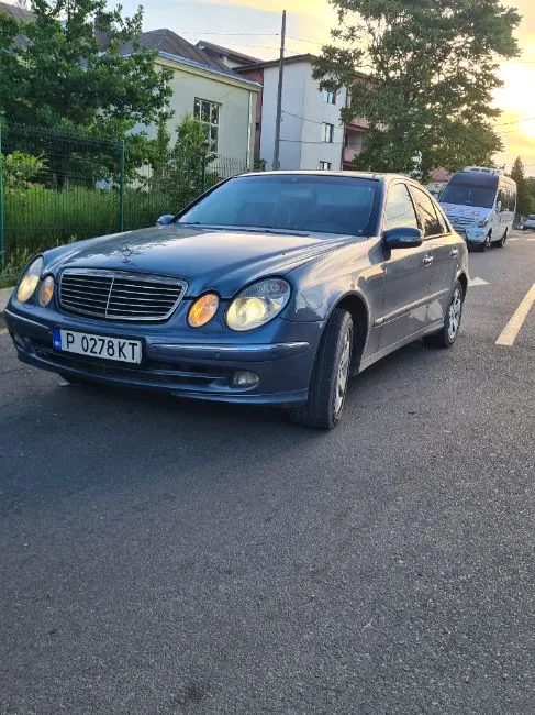 Mercedes-Benz E 320 Avantgarde Image 9